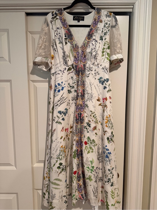 Anthropologie Dresses & Skirts - Anthropologie v neck midi dress